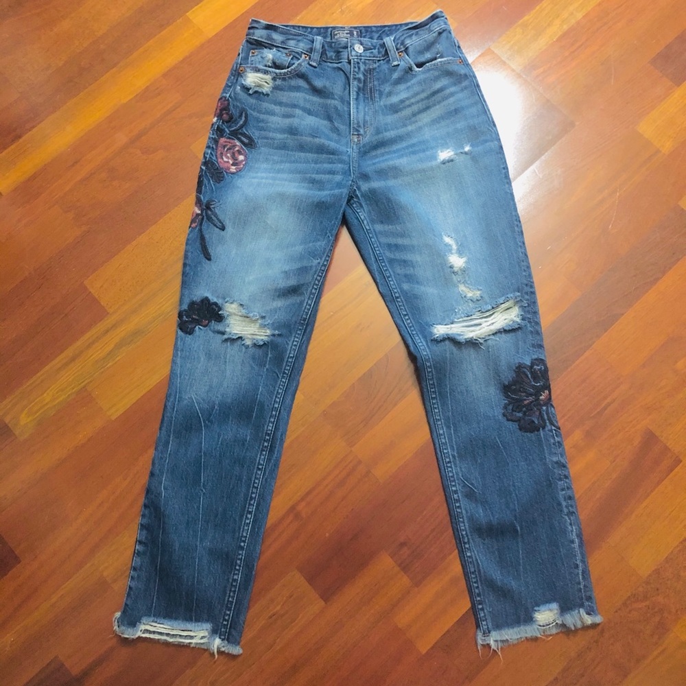 Woman’s sz 0 Abercrombie and Fitch girlfriend jean